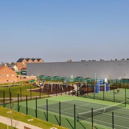 Contemporary Trumpington Apartment With Self Check-In ,Free On-Site Parking, Terrace, Super Fast Wifi & 5 Mins Drive To Papworth & Addenbrookes Hospitals Cambridge  Bagian luar foto