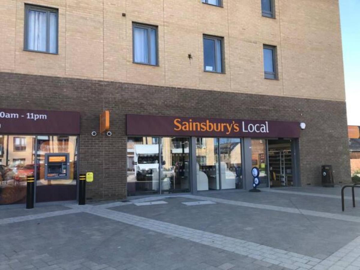Contemporary Trumpington Apartment With Self Check-In ,Free On-Site Parking, Terrace, Super Fast Wifi & 5 Mins Drive To Papworth & Addenbrookes Hospitals Cambridge  Bagian luar foto