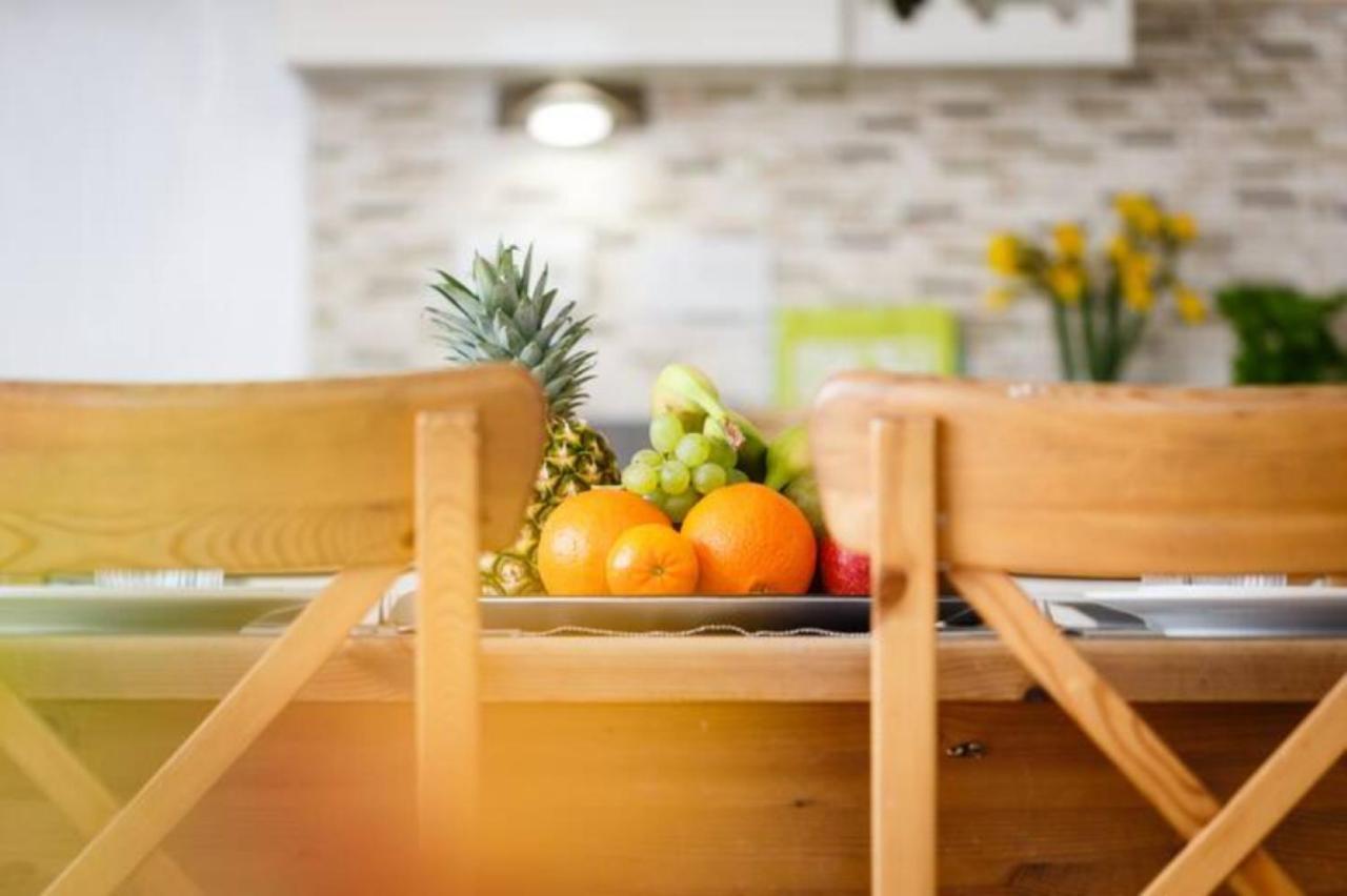 Contemporary Trumpington Apartment With Self Check-In ,Free On-Site Parking, Terrace, Super Fast Wifi & 5 Mins Drive To Papworth & Addenbrookes Hospitals Cambridge  Bagian luar foto