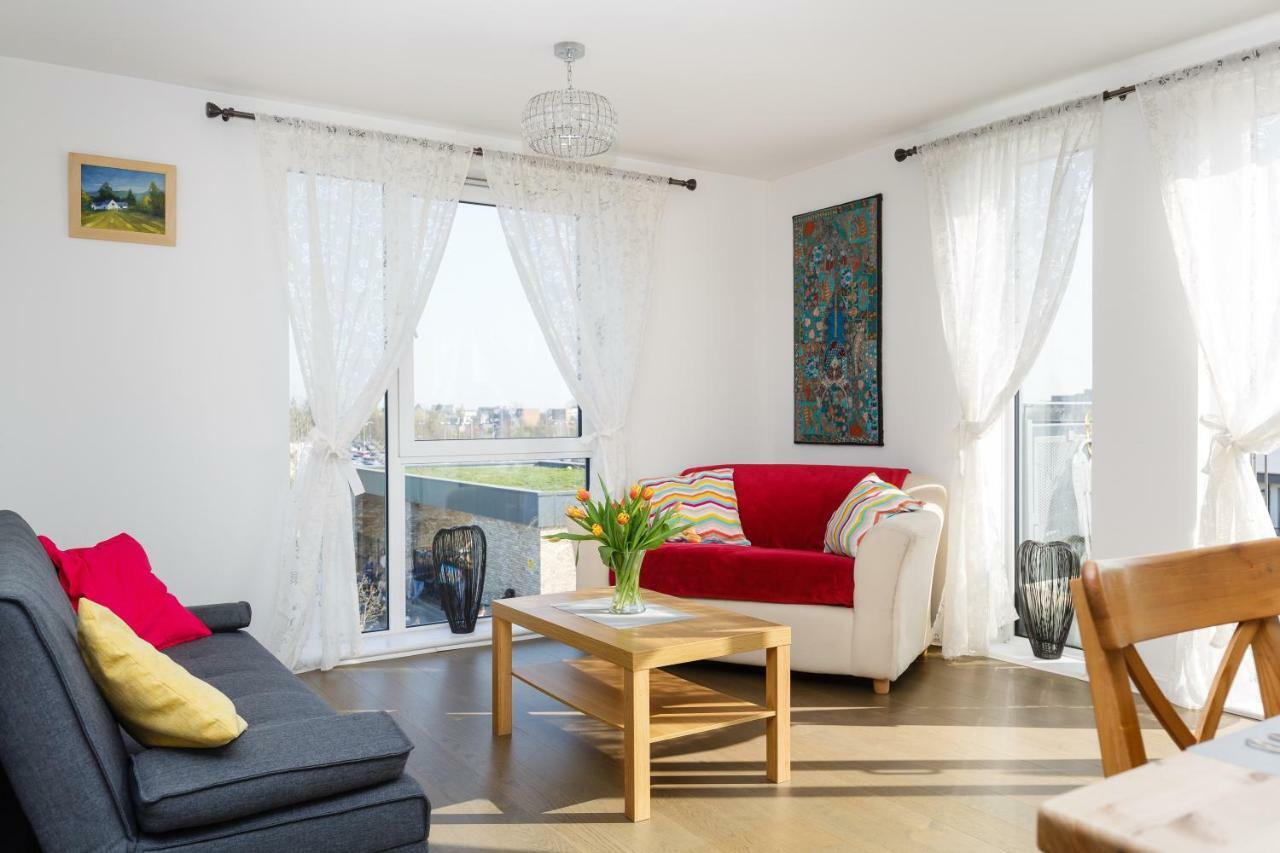 Contemporary Trumpington Apartment With Self Check-In ,Free On-Site Parking, Terrace, Super Fast Wifi & 5 Mins Drive To Papworth & Addenbrookes Hospitals Cambridge  Bagian luar foto