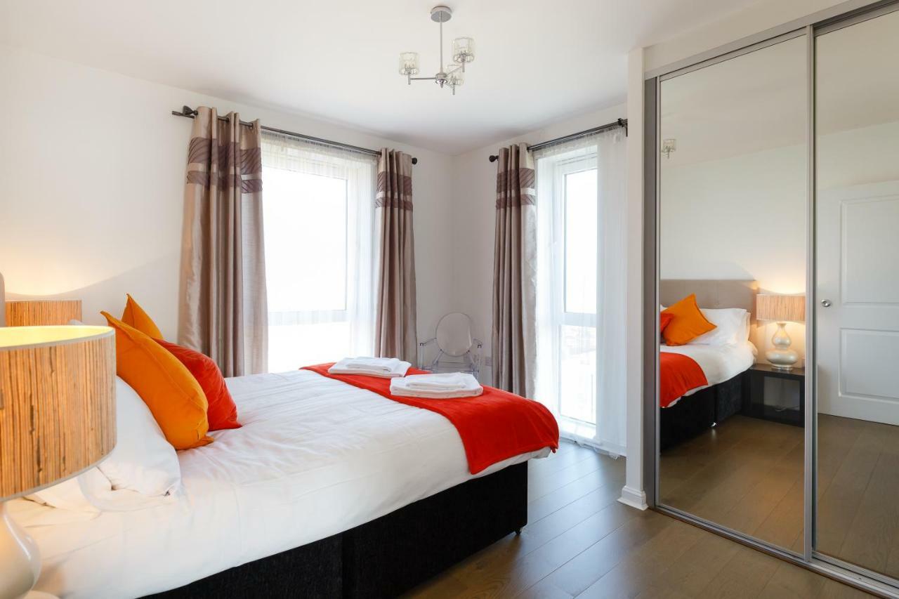 Contemporary Trumpington Apartment With Self Check-In ,Free On-Site Parking, Terrace, Super Fast Wifi & 5 Mins Drive To Papworth & Addenbrookes Hospitals Cambridge  Bagian luar foto