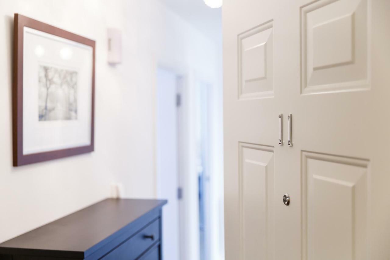 Contemporary Trumpington Apartment With Self Check-In ,Free On-Site Parking, Terrace, Super Fast Wifi & 5 Mins Drive To Papworth & Addenbrookes Hospitals Cambridge  Bagian luar foto